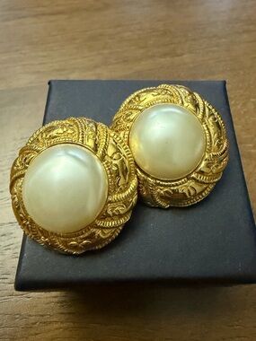 Chanel pearl clip on earrings